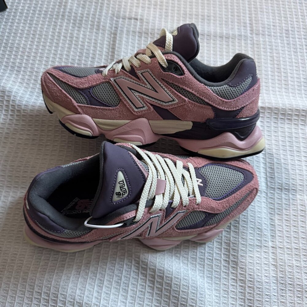 New Balance 9060 Low Top Sneakers